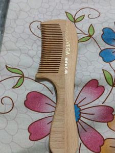Vega Wooden Comb