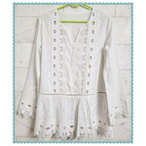 🎈NEW🎈White Embroidered Top