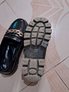 Chic Chain Detail Chunky Loafers