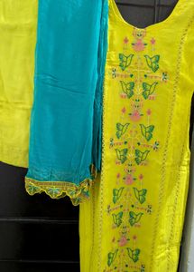 Yellow Embroidered Kurta Set with Blue Dupatta | M