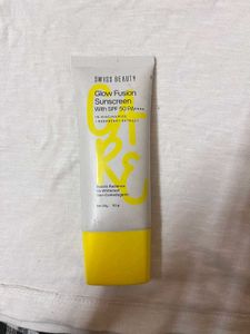 Swiss Beauty Glow Fusion Sunscreen SPF 50