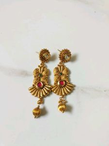 Exquisite Gold Tone Dangle Earrings
