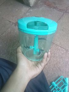 Manual Food Chopper also provides whisking