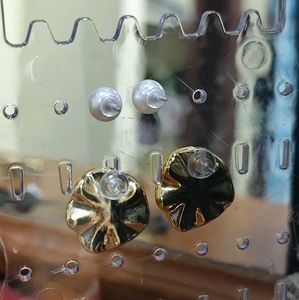 Elegant Pearl &amp; Gold stud earrings