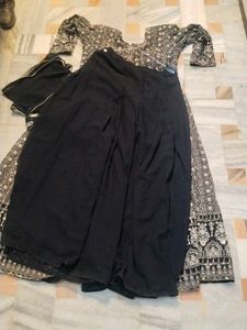 Ethnic Kurta Set with Embellishments