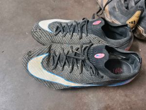 adidas Pradoitor nike mercurial
