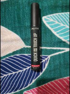 Closeup Sonic Expert Electric Toothbrush