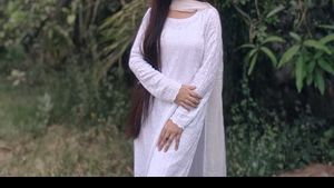 Elegant White Chikankari Kurta with Sequins
