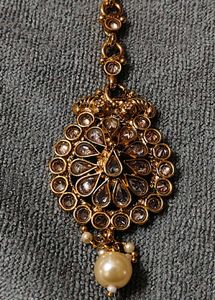 Exquisite Gold Maang Tikka with Pearls