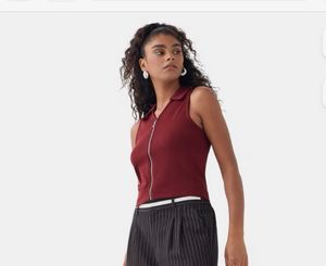 Azorte Chic Maroon Zipper Collar Sleeveless Top
