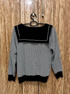 Chic Black &amp; White Knitted Top