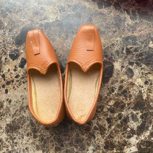 Classic Brown Leather Juttis