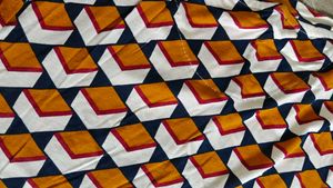 Unique Geometric Print T-Shirt