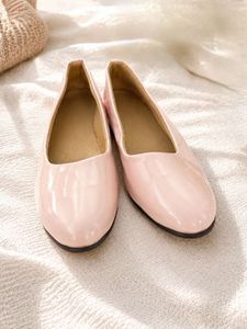 Elegant Blush Pink Glossy Ballet Flats 👠