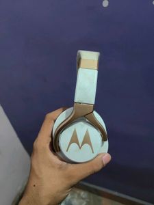 2 pcs Motorola White Over-Ear Headphones