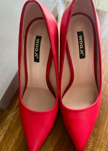 Offer ❤️❤️Red Hot Pumps in great condition