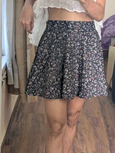 Chic Floral Mini Skirt