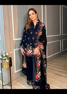 Elegant Velvet Kurta Set m size or XL ko achha fit