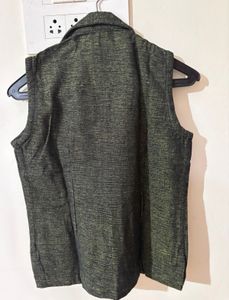 Stylish Sleeveless Jacket