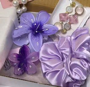 Surprise hamper box