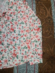 Chic Floral Print Button-Up Shirt