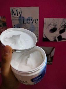 Vaseline Cloud Soft Light Moisturiser