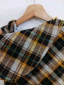 Plaid Sleeveless Hooded Top