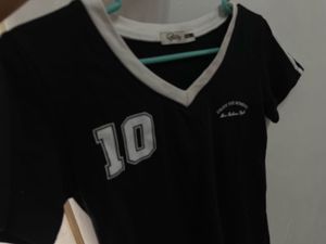 Stylish Black Crop Top with '10' Graphic