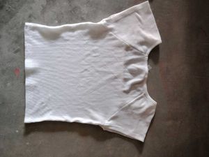 combo of 3,2women tops&amp;1skirt