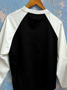 H&amp;M Graphic Heavy Reglan Tee