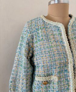 Chic Tweed Cropped Jacket