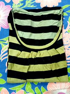Sleeveless Cool Top, Green And Black. Size-M