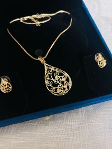 Elegant Gold-Tone Jewelry Set