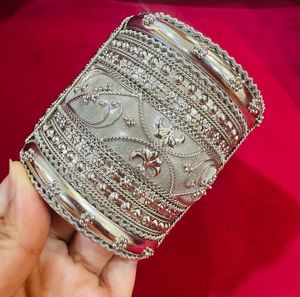Exquisite Silver Tone Filigree Cuff Bangle