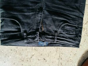Stylish Dark Wash High-Waist Raw Hem Jeans