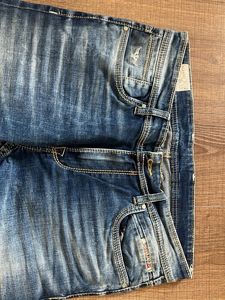 Men's Distressed Wash Straight Fit Jeans