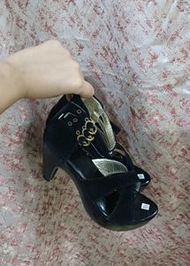 Chic Black Platform Heels