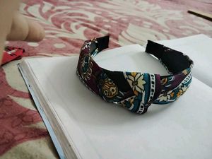 47.Set of 4 Fashion Headbands