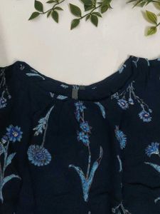 Navy Blue Floral Print Top🌼💙