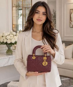 CHRISTIAN DIOR