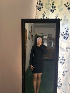 Sleek Black Long-Sleeve Mini Sweater Dress