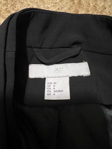 H&amp;M Sleek Black Sleeveless Blazer Vest