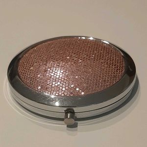 🪞 Hand-Held Pink Pocket Makeup Mirror - Women