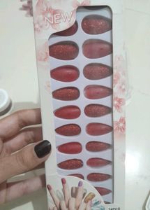 Sparkling Red False Nails