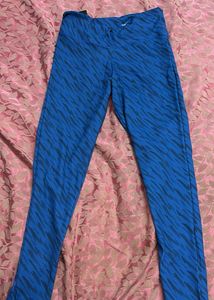 Blue activewear leggings