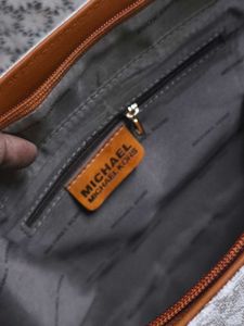 Michael kors Premium off-white Tote 🥹