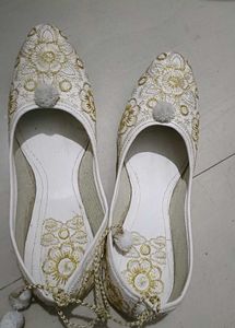 Embroidered Jutti Flats