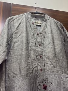 Elegant Grey Kurta with Floral Embroidery