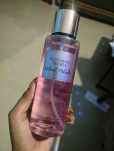 🩷Victoria's Secret Velvet Petals Fragrance Mist