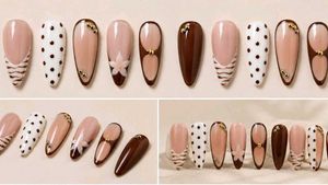 Handmade Stylish Press-On Nails Set💅🤎🤍